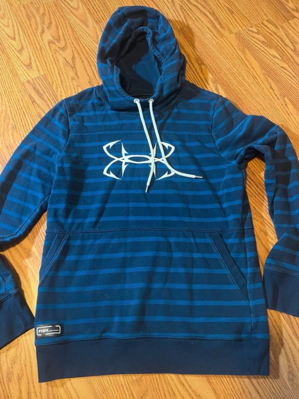 Under Armour Fishing ladies sweatshirt hoodie size small
